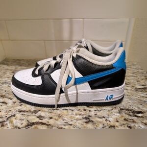 Nike Kids Black White Blue Low-Top Sneakers